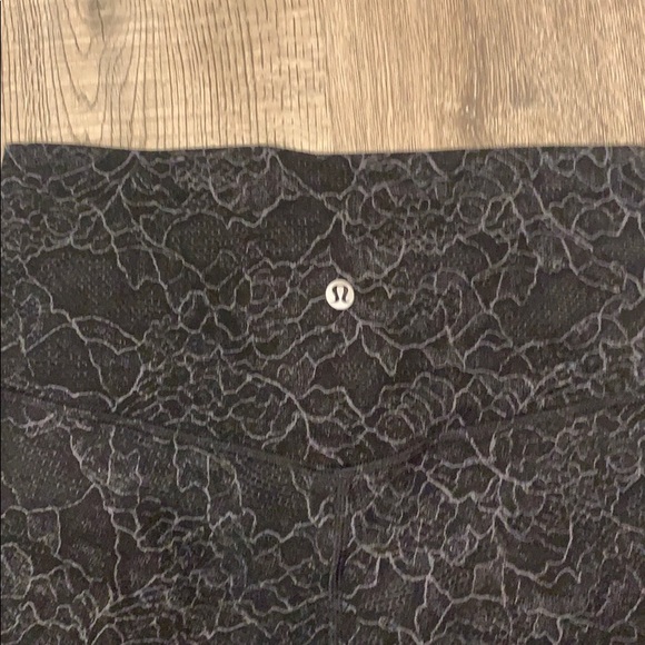 EUC Lululemon Align Leggings size 6 - Picture 4 of 6